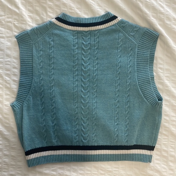 Aritzia Sunday Best Winston Cropped Sweater Vest - Picture 2 of 4